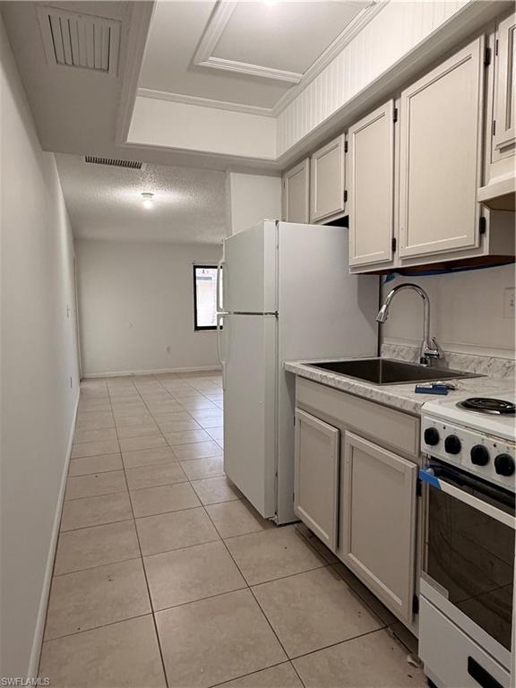 3318 Del Prado BLVD S