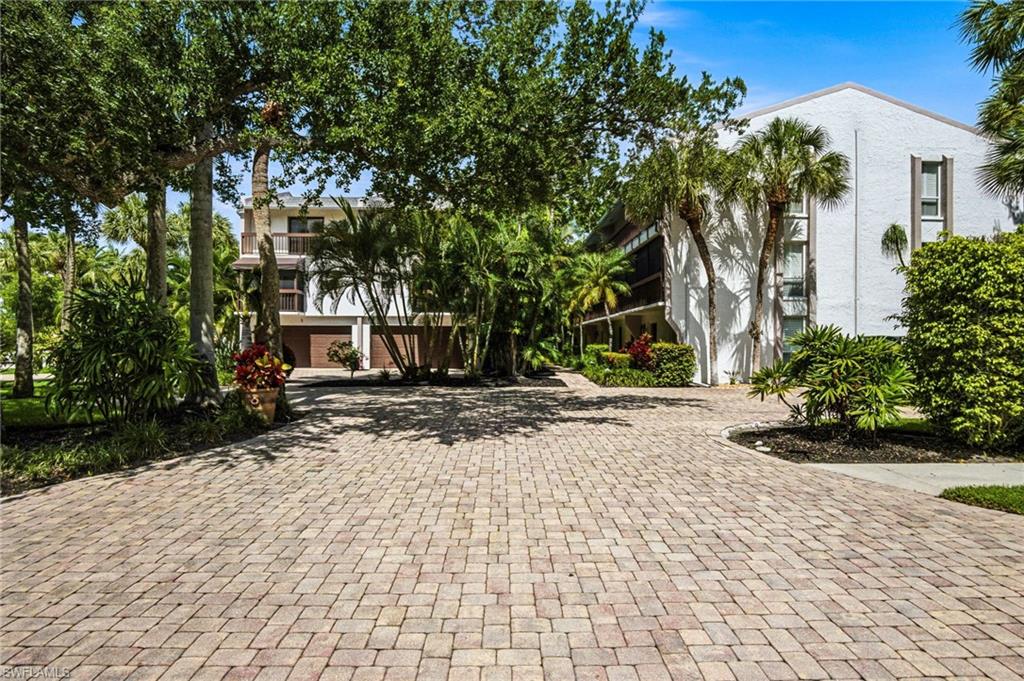 995 9th AVE S 4