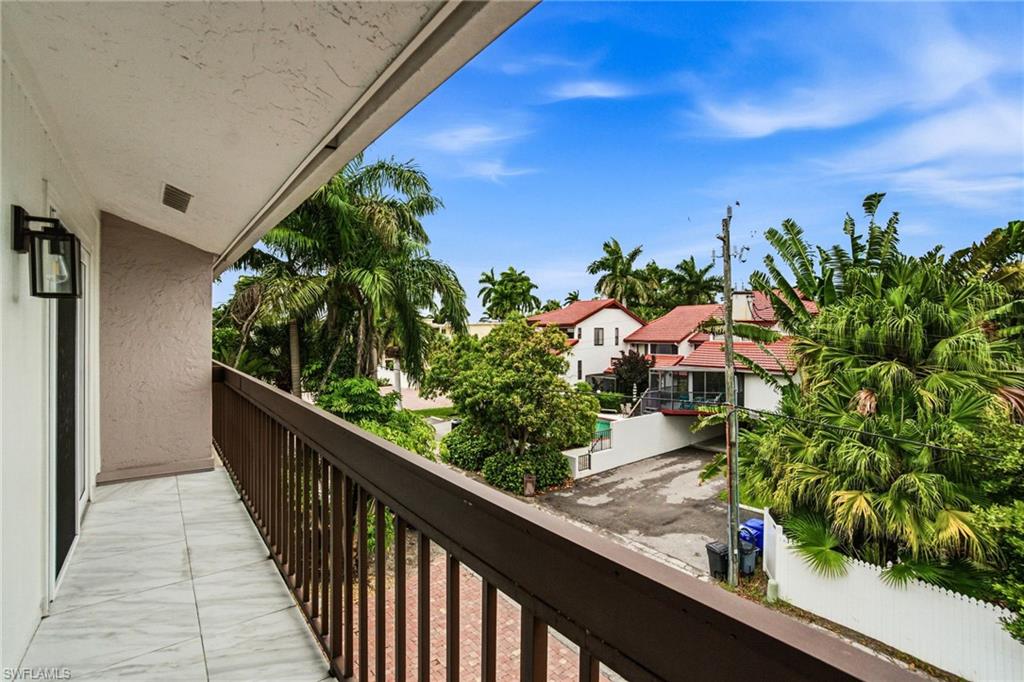 995 9th AVE S 4