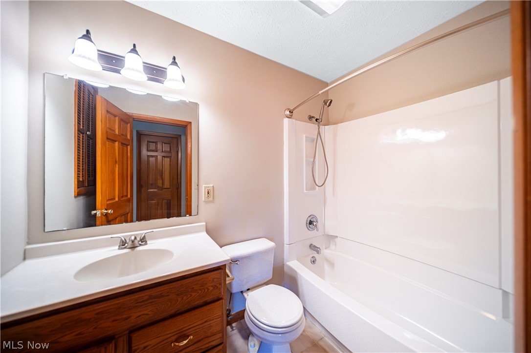 7825 Middle Ridge Road