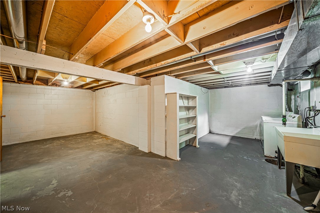 7825 Middle Ridge Road