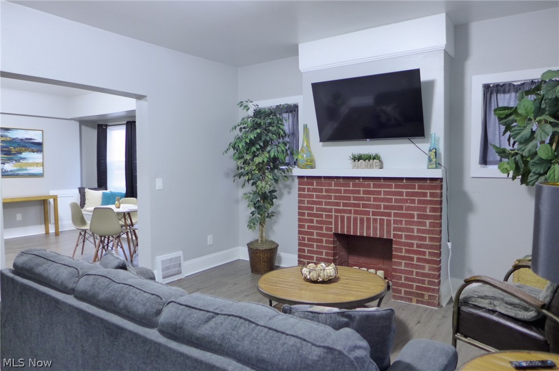 1453 W 107th Street