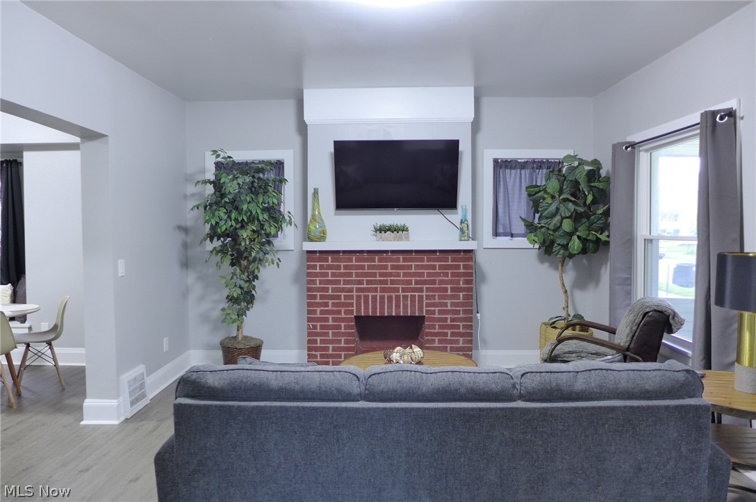 1453 W 107th Street