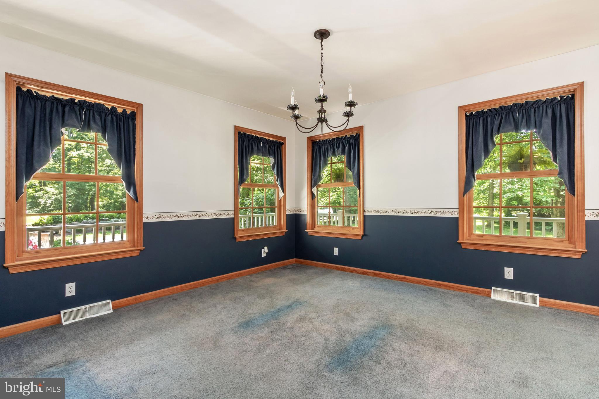 1577 CHESTNUT RIDGE ROAD
