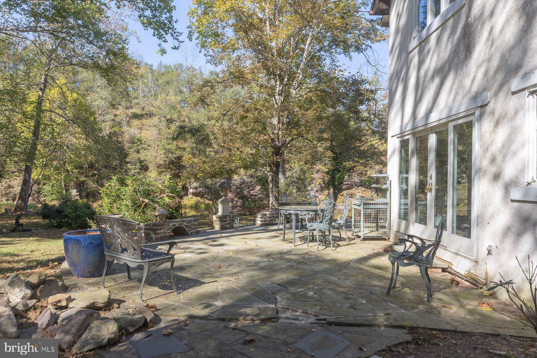 132 E DARK HOLLOW ROAD MAIN HOUSE