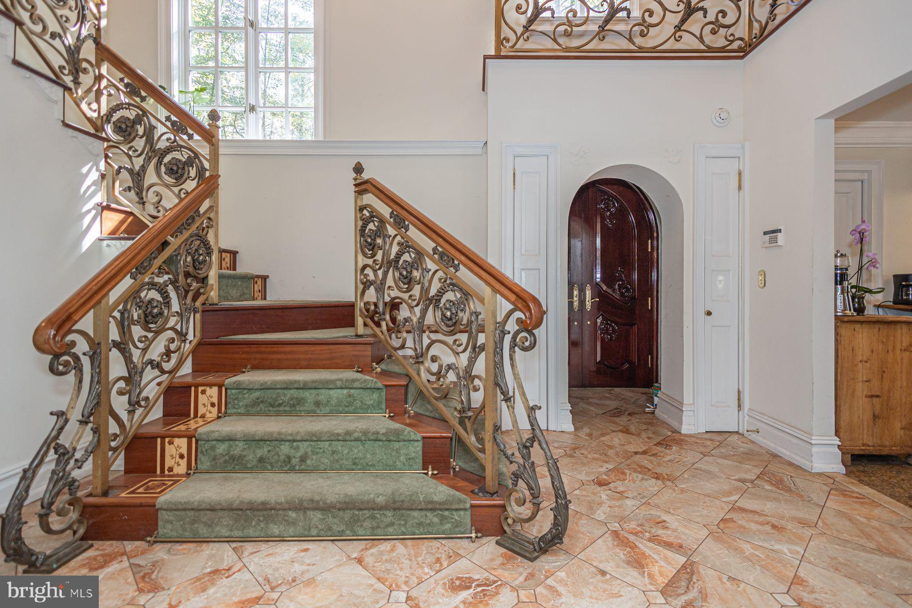 132 E DARK HOLLOW ROAD MAIN HOUSE