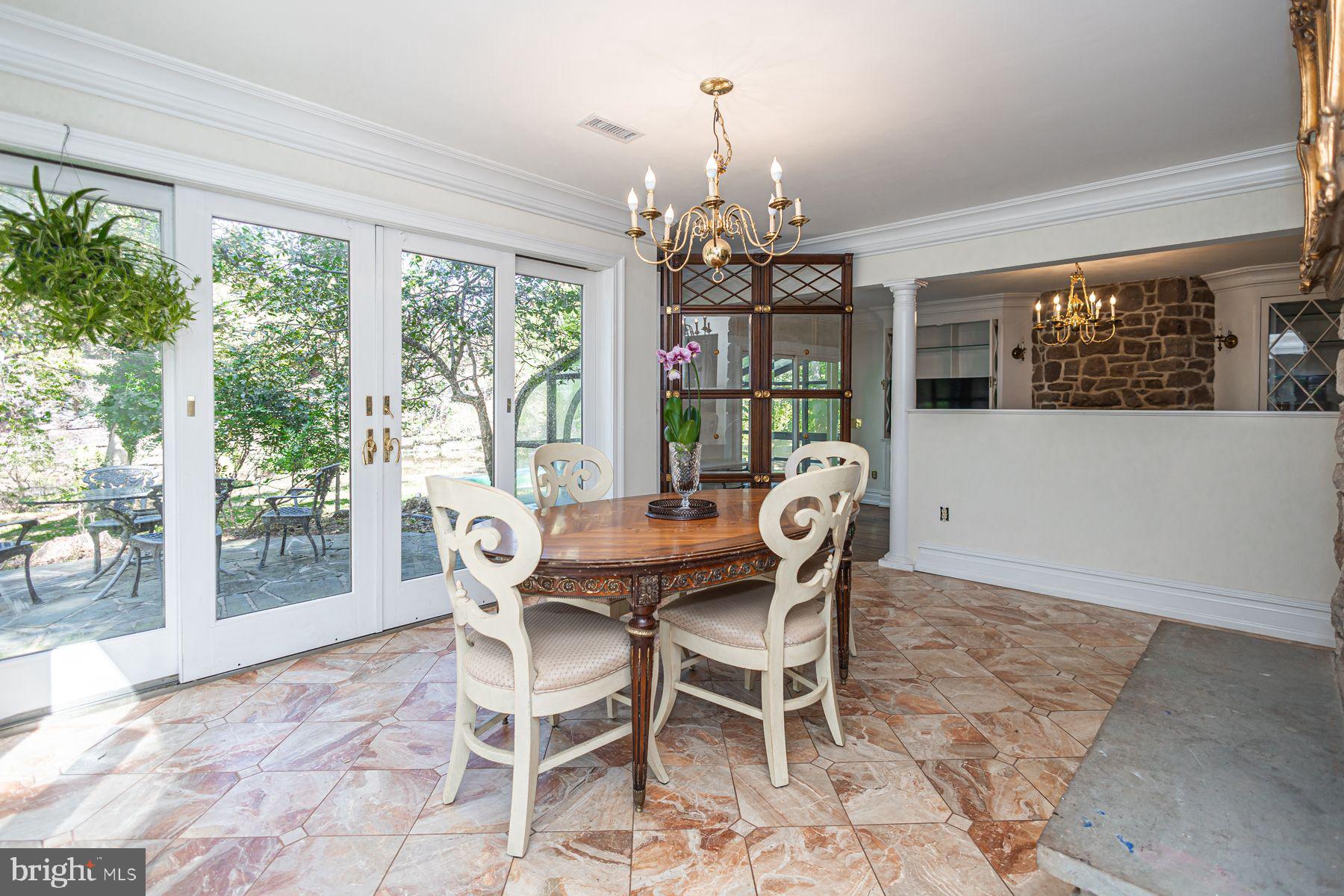 132 E DARK HOLLOW ROAD MAIN HOUSE