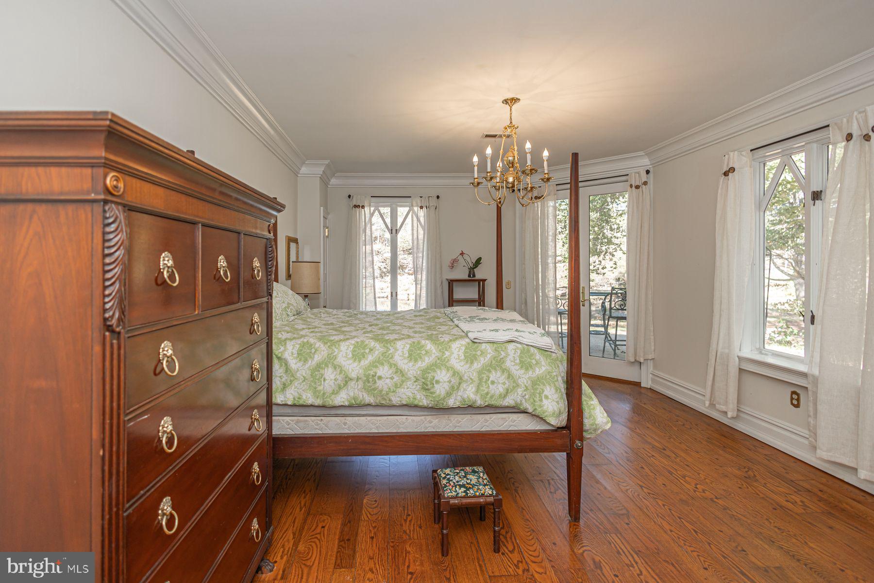 132 E DARK HOLLOW ROAD MAIN HOUSE