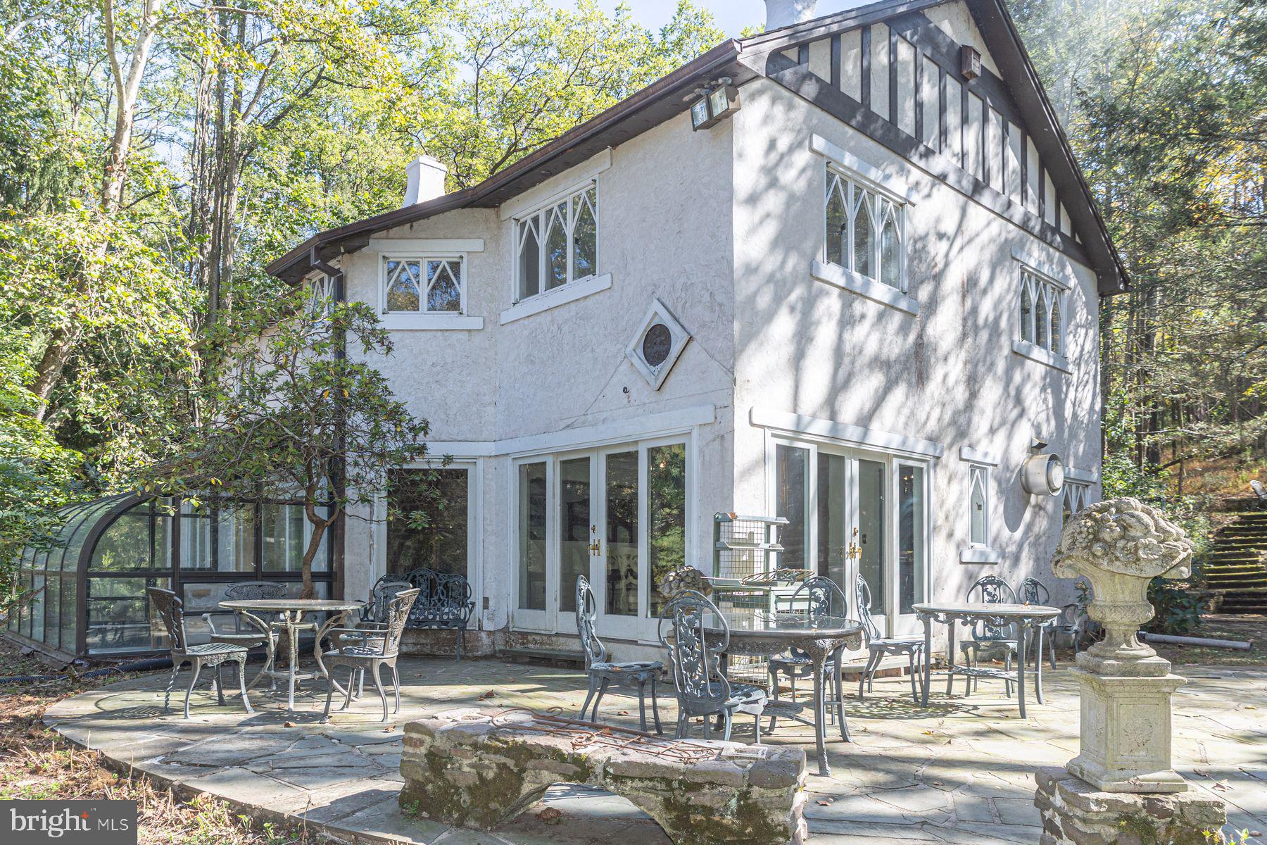 132 E DARK HOLLOW ROAD MAIN HOUSE