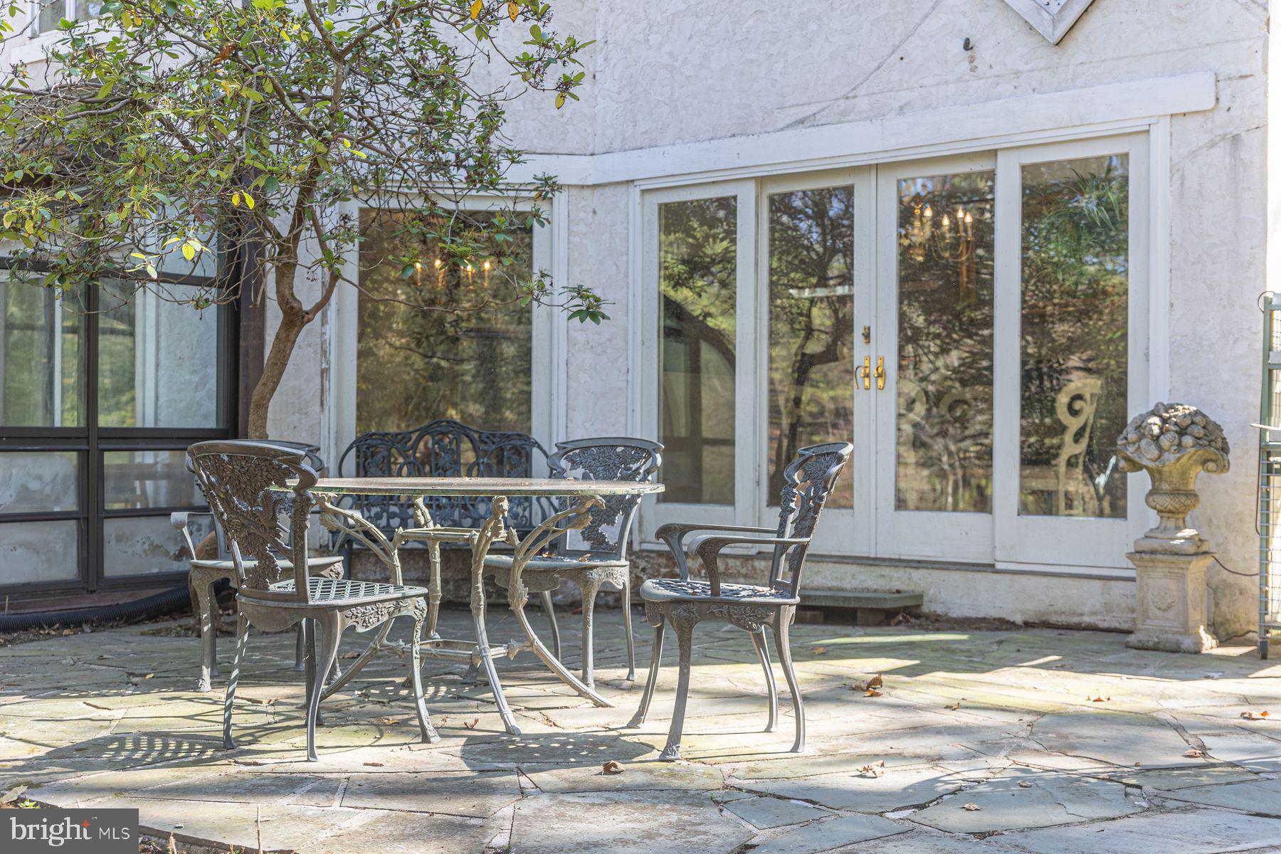 132 E DARK HOLLOW ROAD MAIN HOUSE