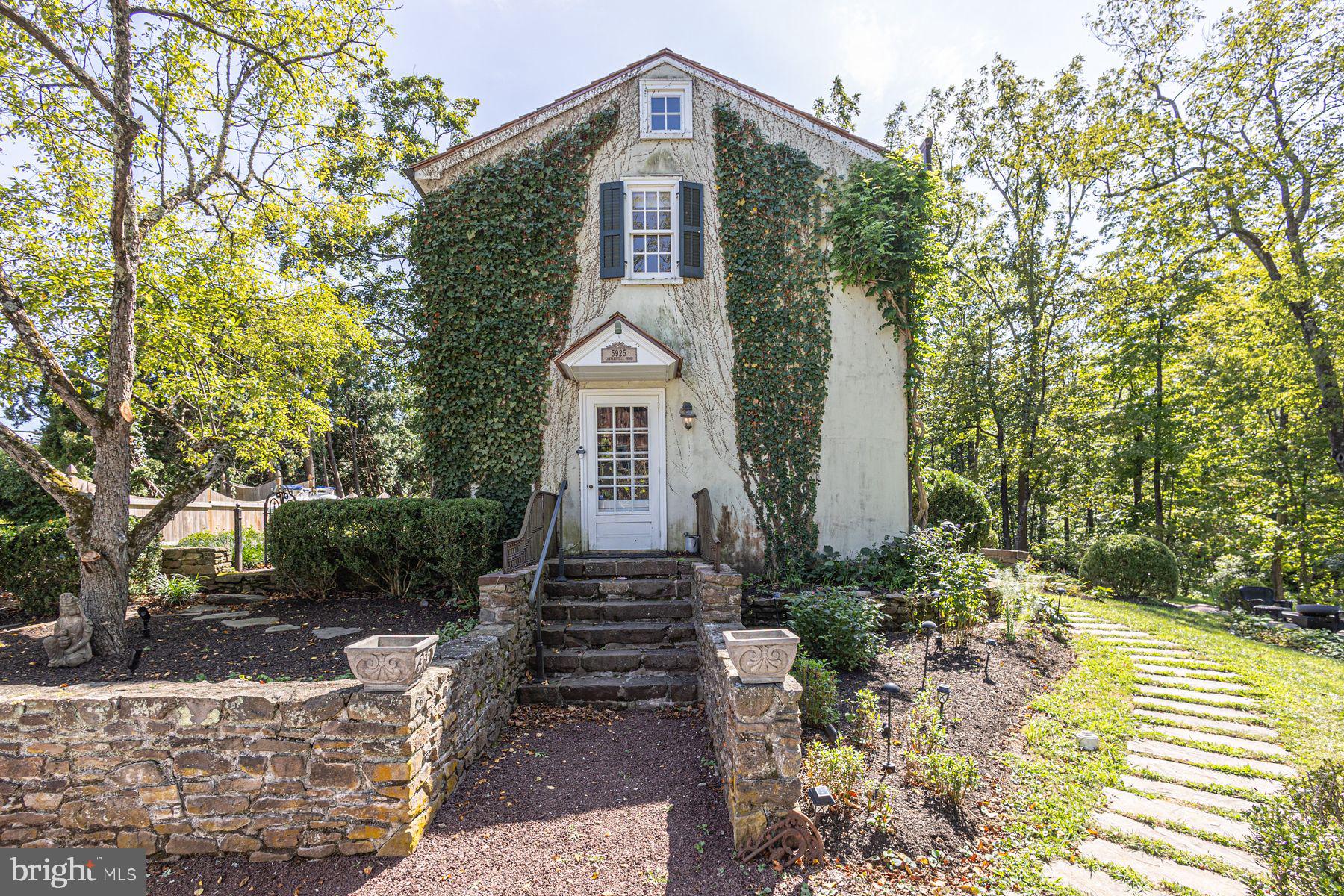 5925 CARVERSVILLE ROAD