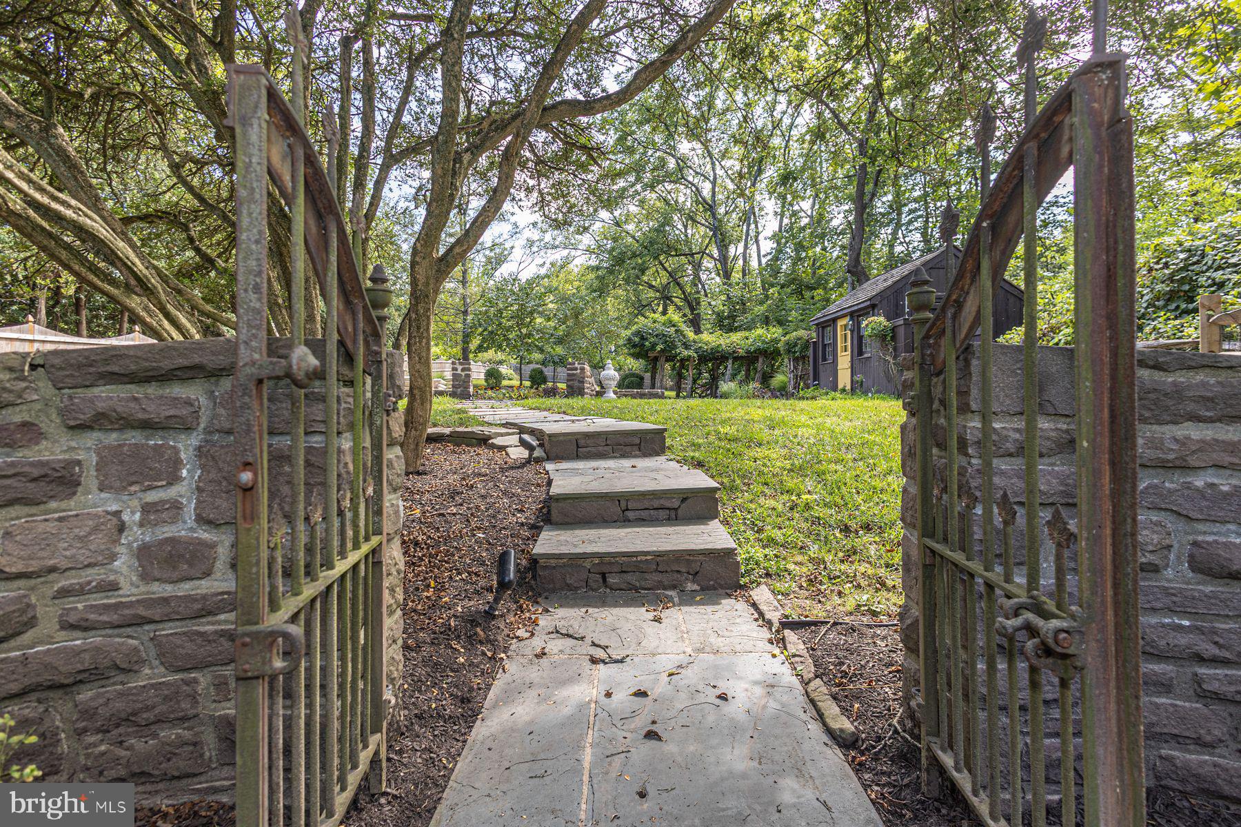 5925 CARVERSVILLE ROAD