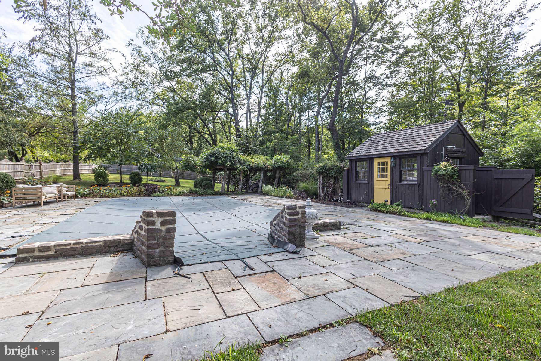 5925 CARVERSVILLE ROAD