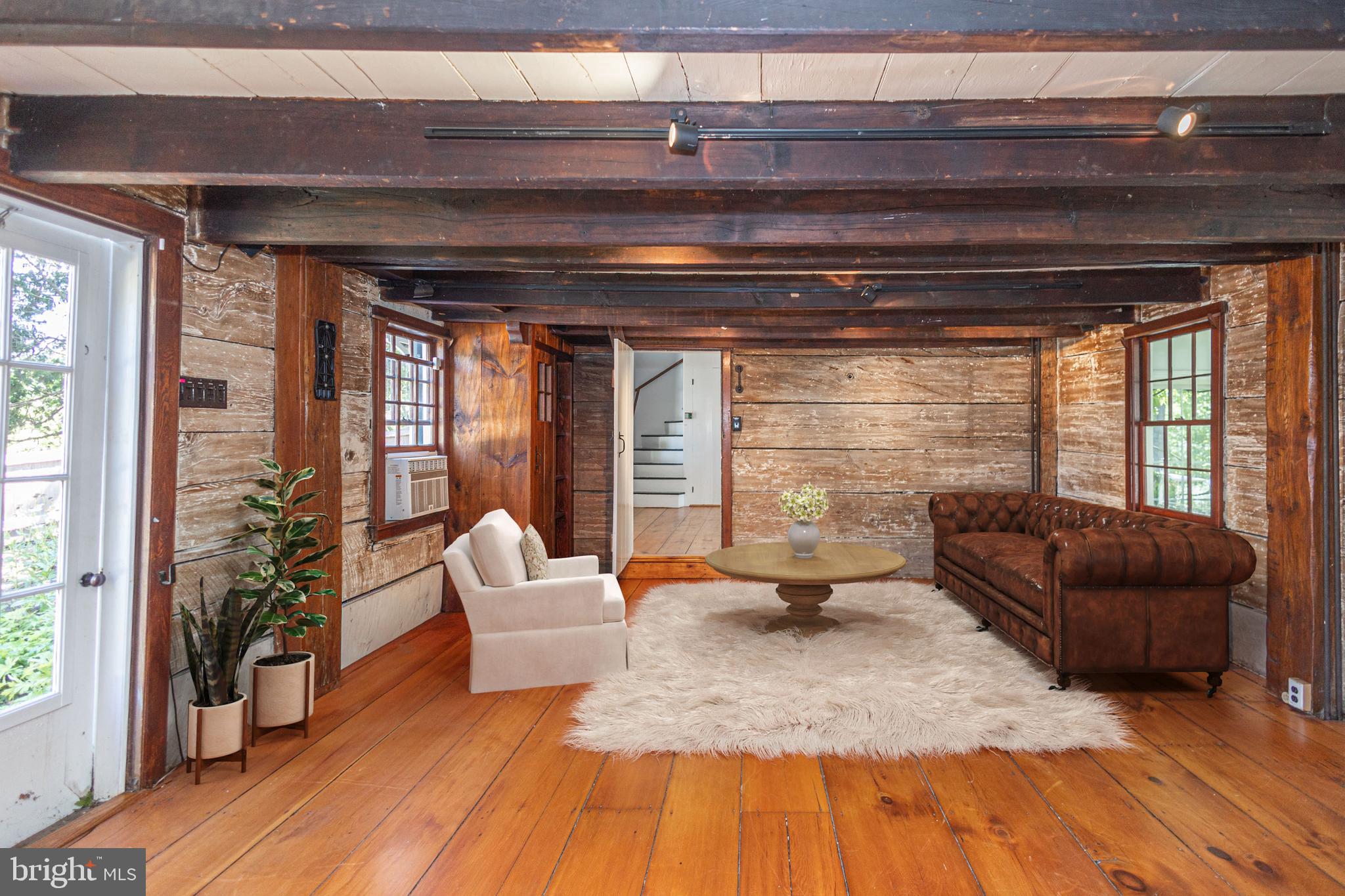 5925 CARVERSVILLE ROAD