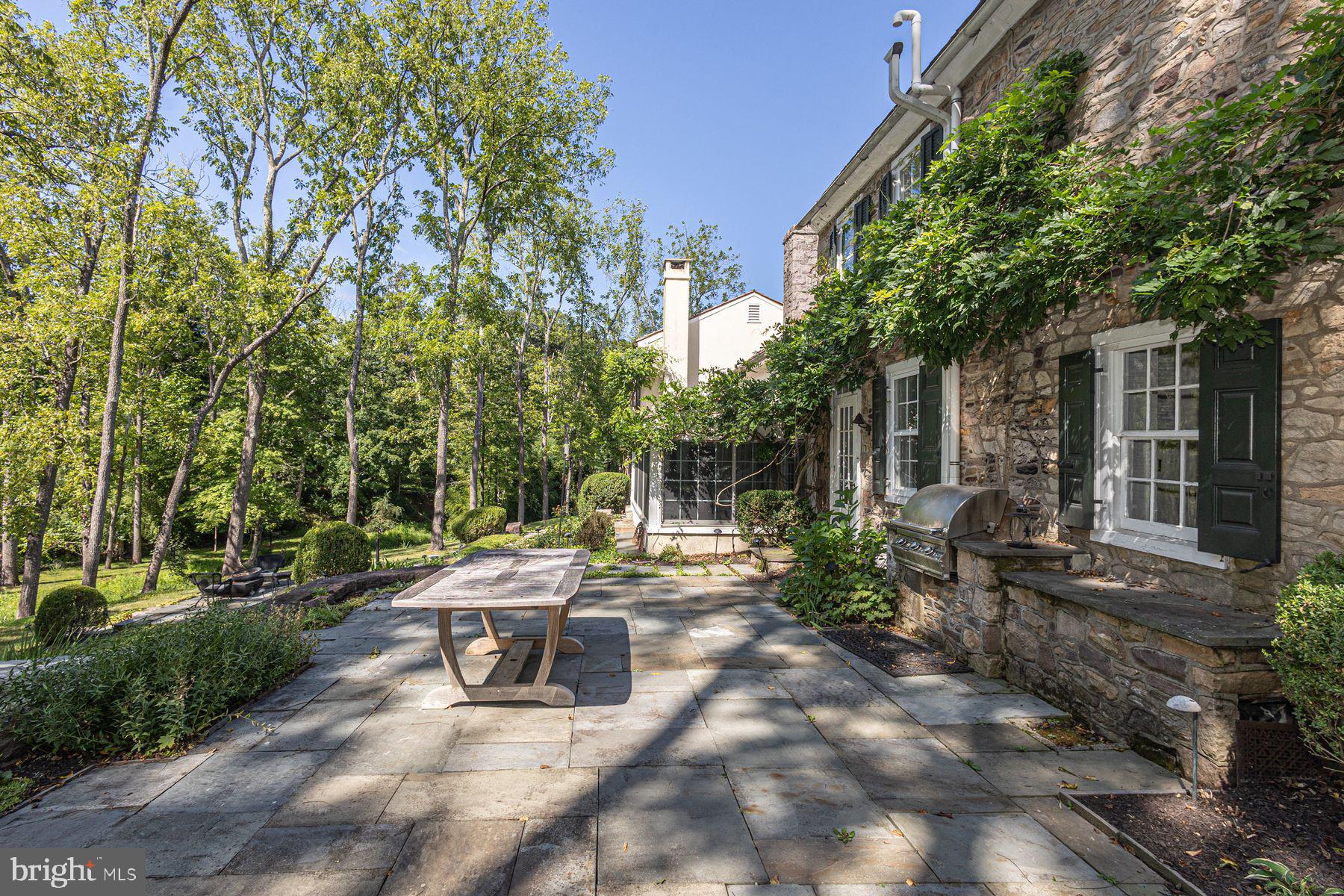 5925 CARVERSVILLE ROAD