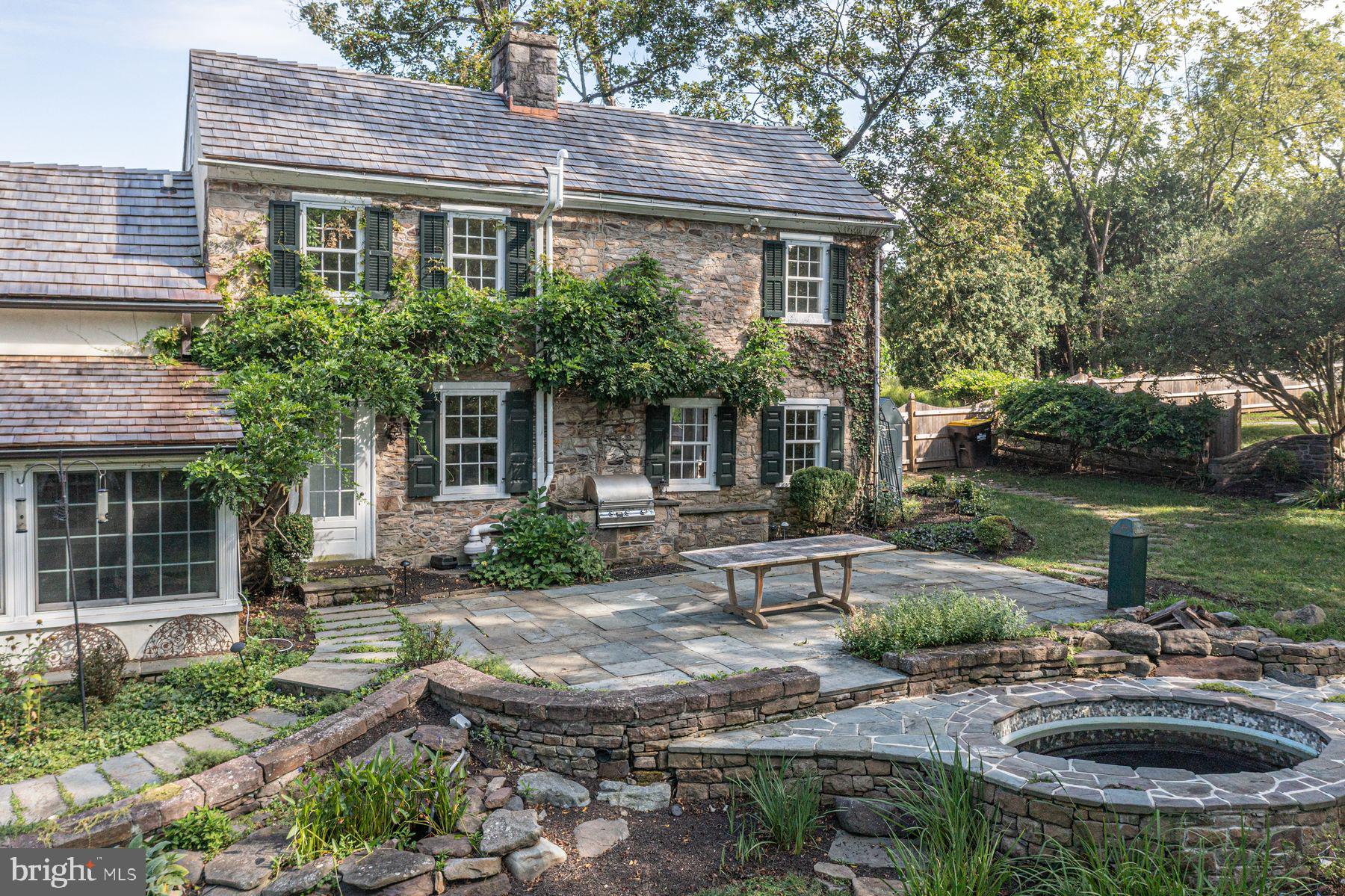 5925 CARVERSVILLE ROAD