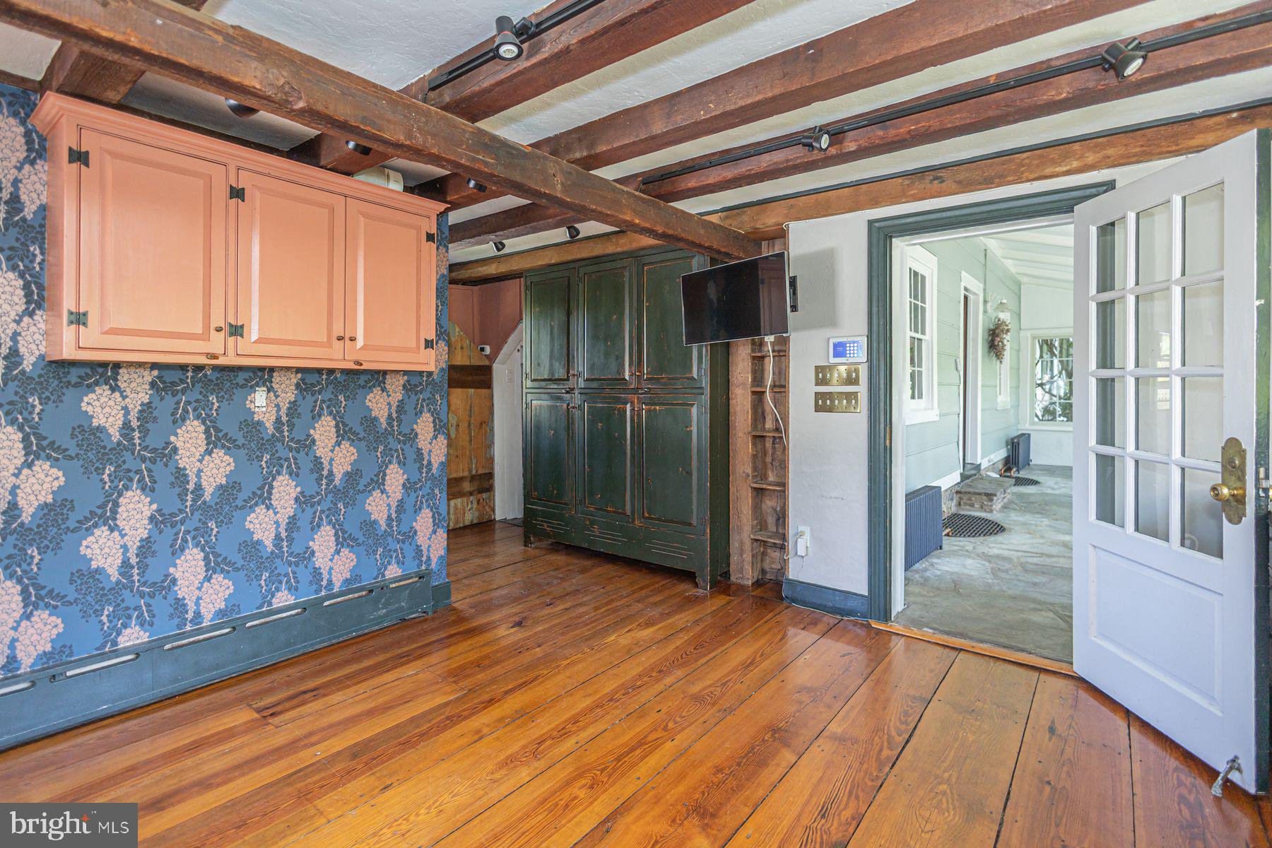 5925 CARVERSVILLE ROAD