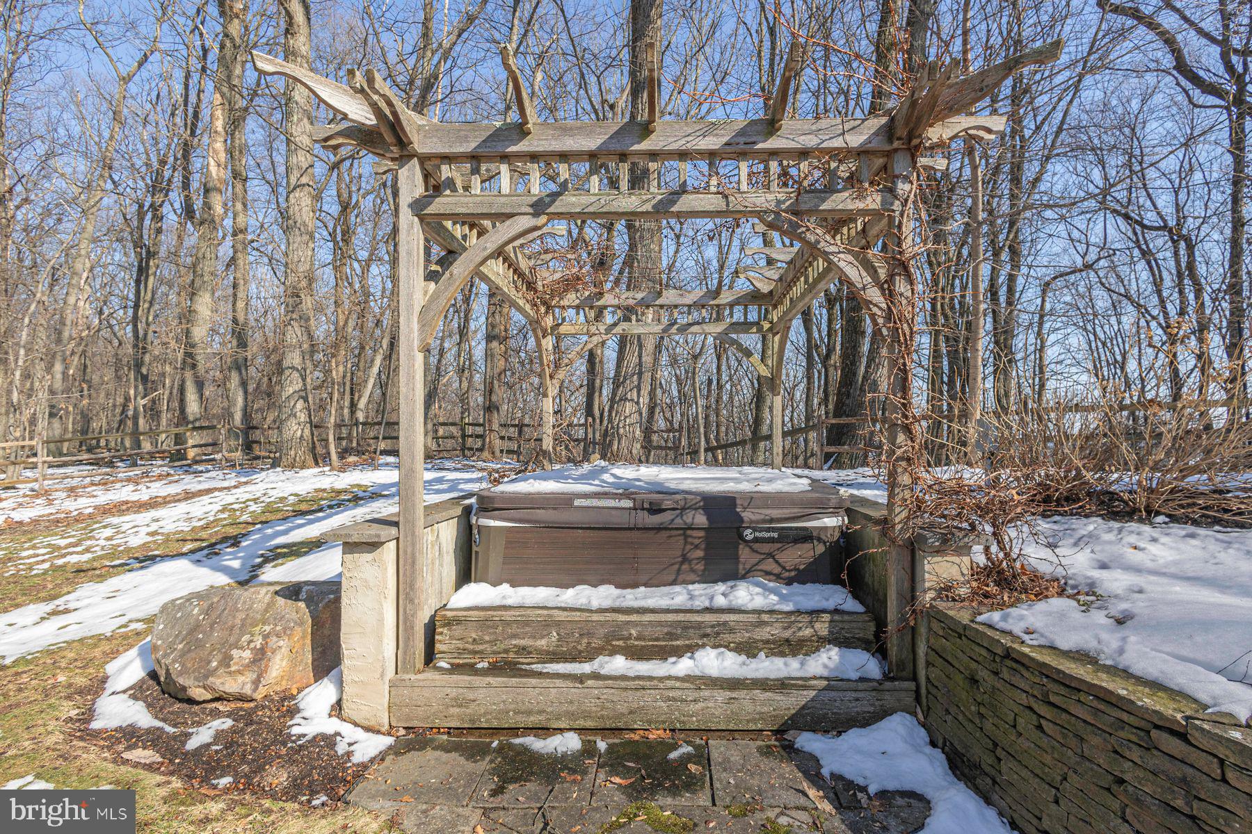 5311 MOUNTAIN TOP ROAD E