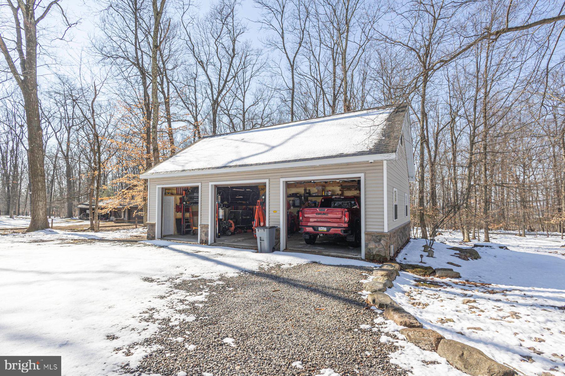 5311 MOUNTAIN TOP ROAD E