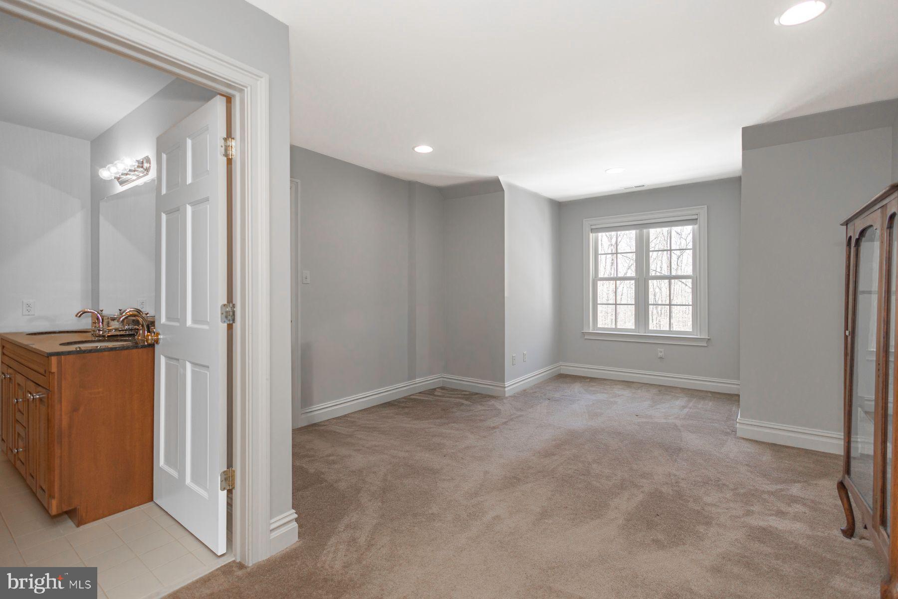 5311 MOUNTAIN TOP ROAD E