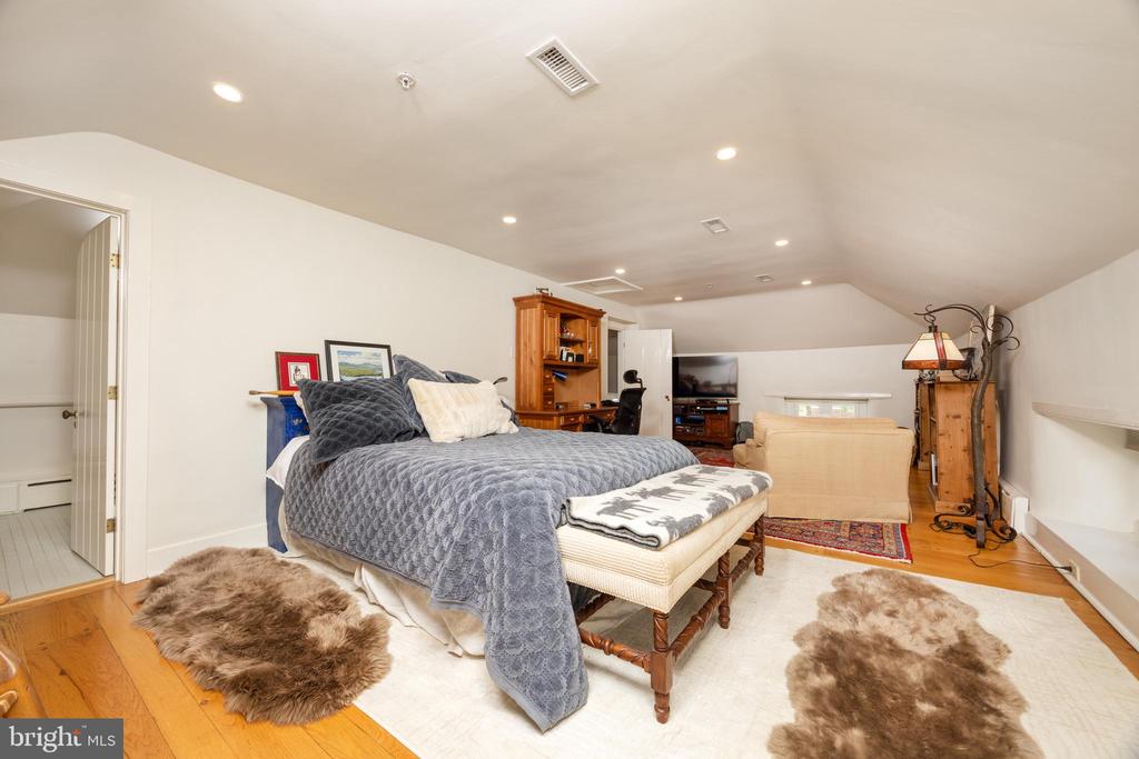 5447 CARVERSVILLE ROAD