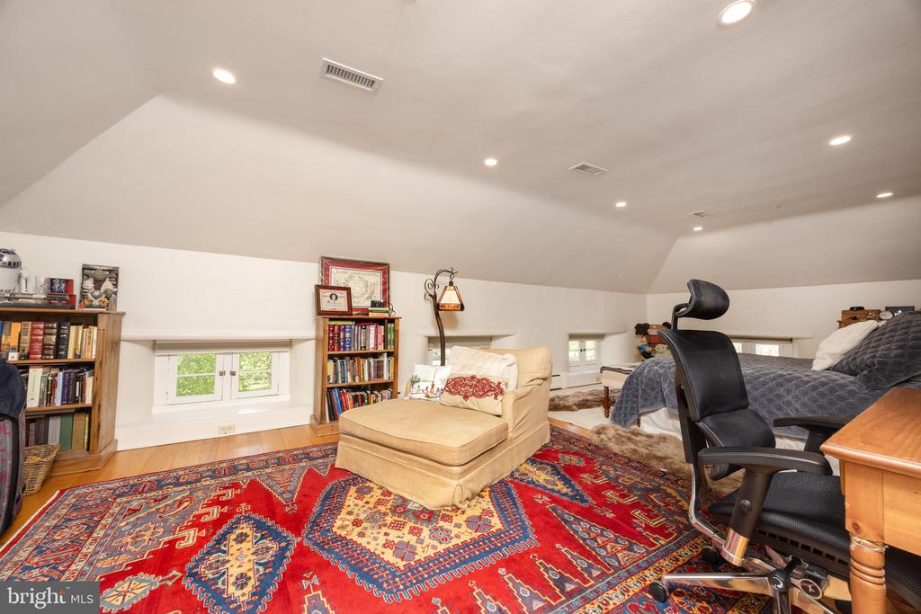 5447 CARVERSVILLE ROAD