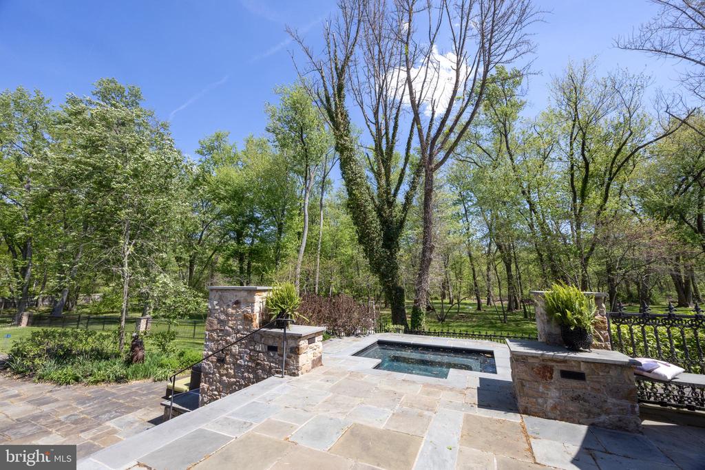 5447 CARVERSVILLE ROAD