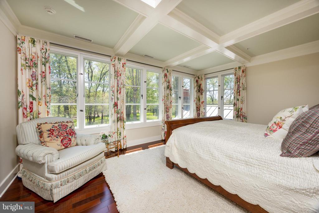 5447 CARVERSVILLE ROAD