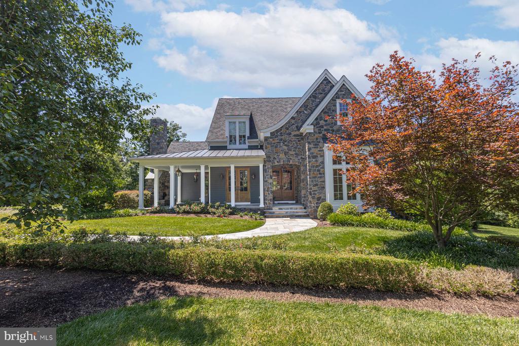 3498 WELLSFORD LANE