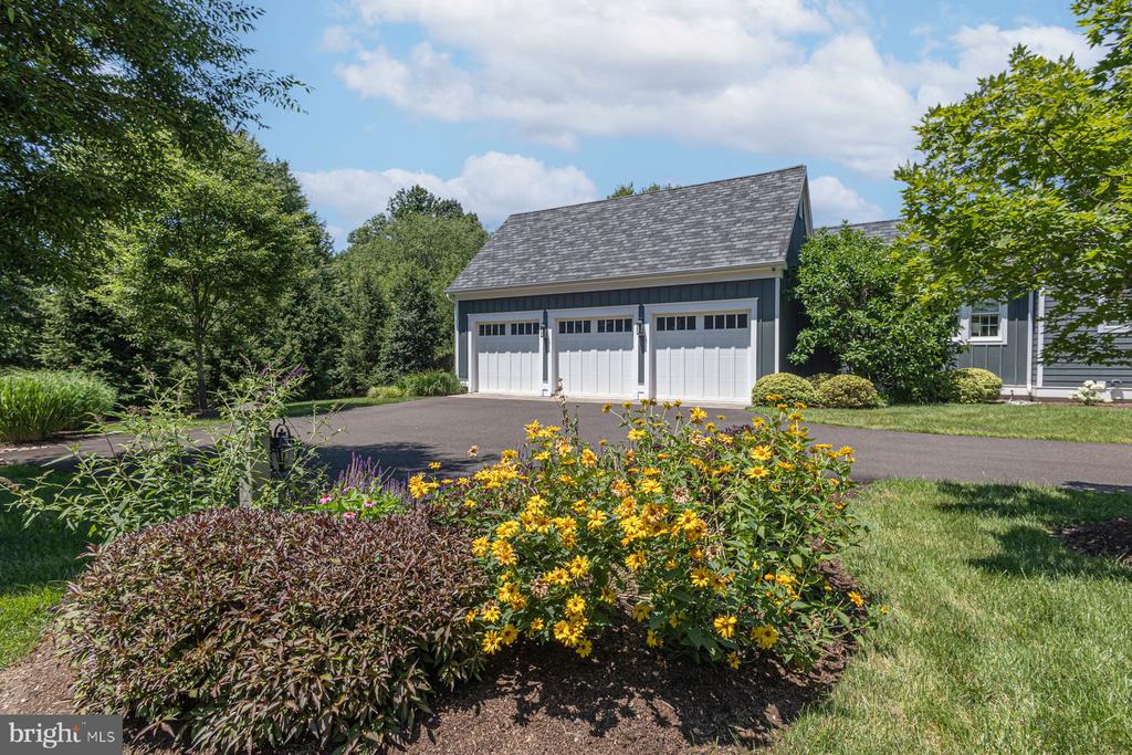 3498 WELLSFORD LANE