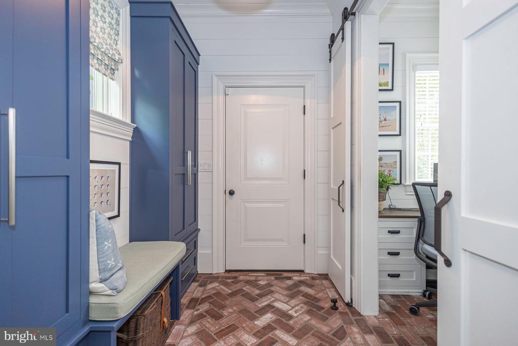 3498 WELLSFORD LANE