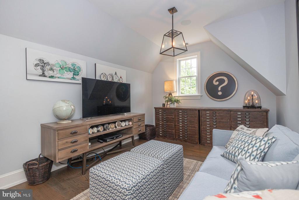 3498 WELLSFORD LANE