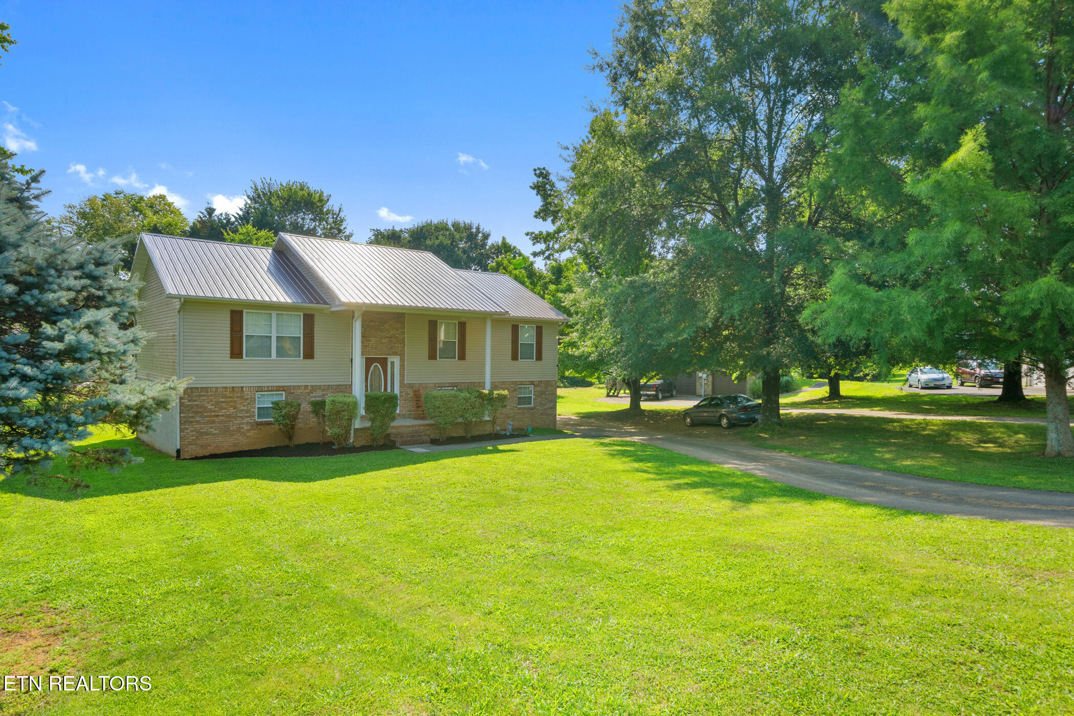 1717 Meadow Ridge Circle