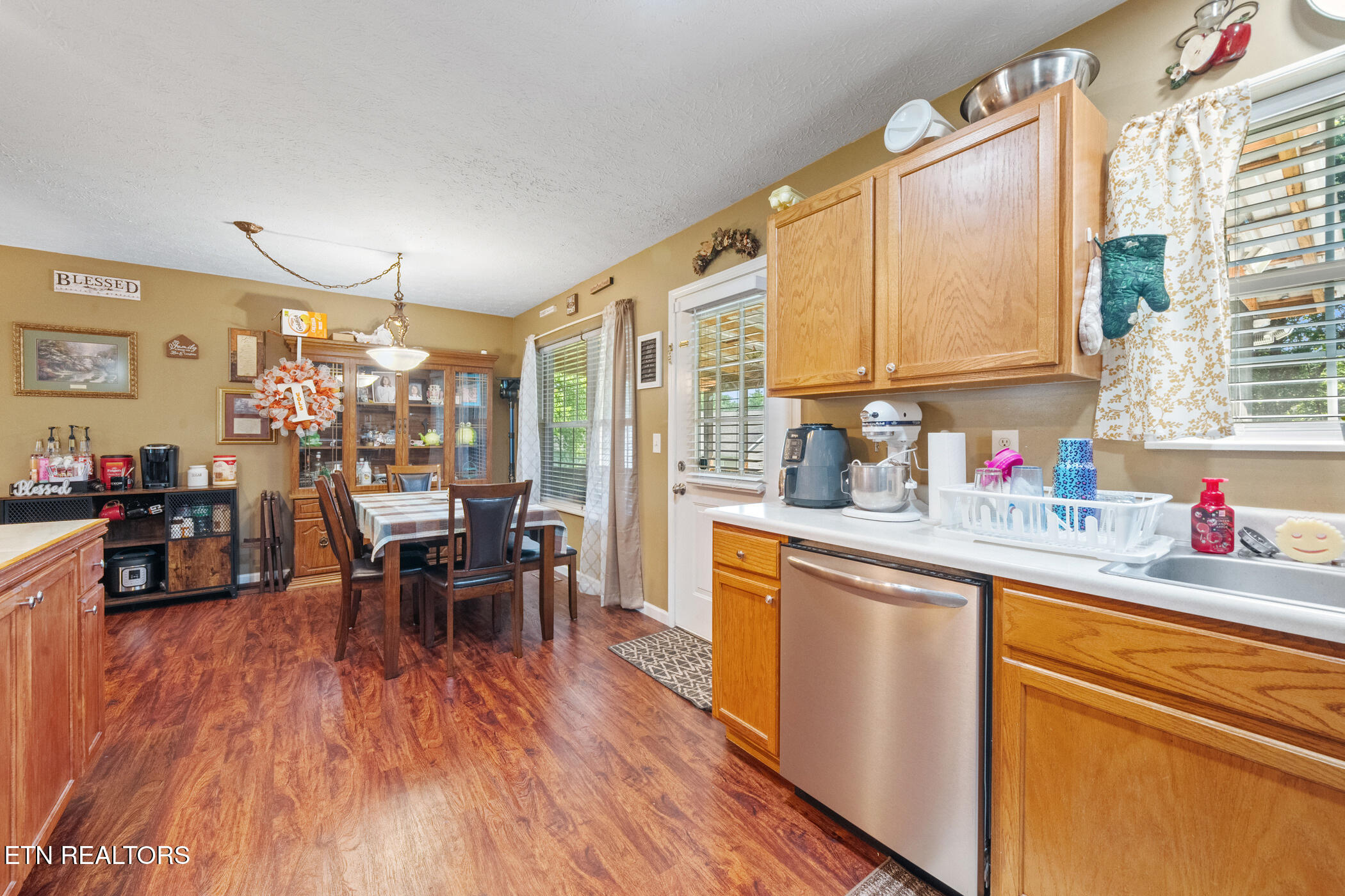 1717 Meadow Ridge Circle