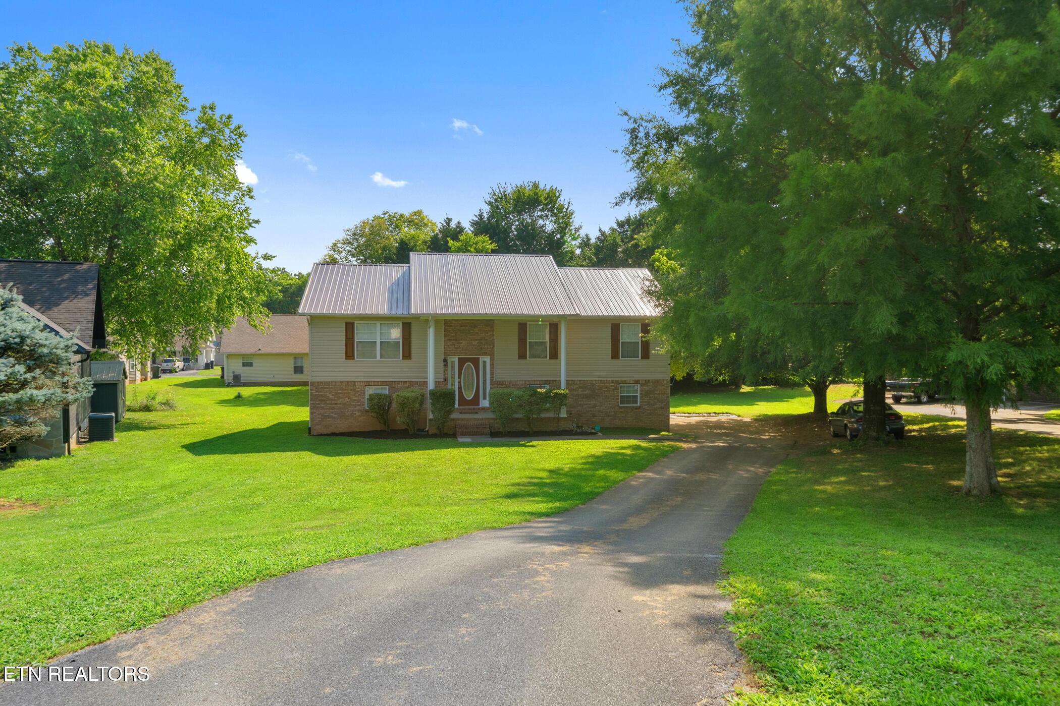 1717 Meadow Ridge Circle