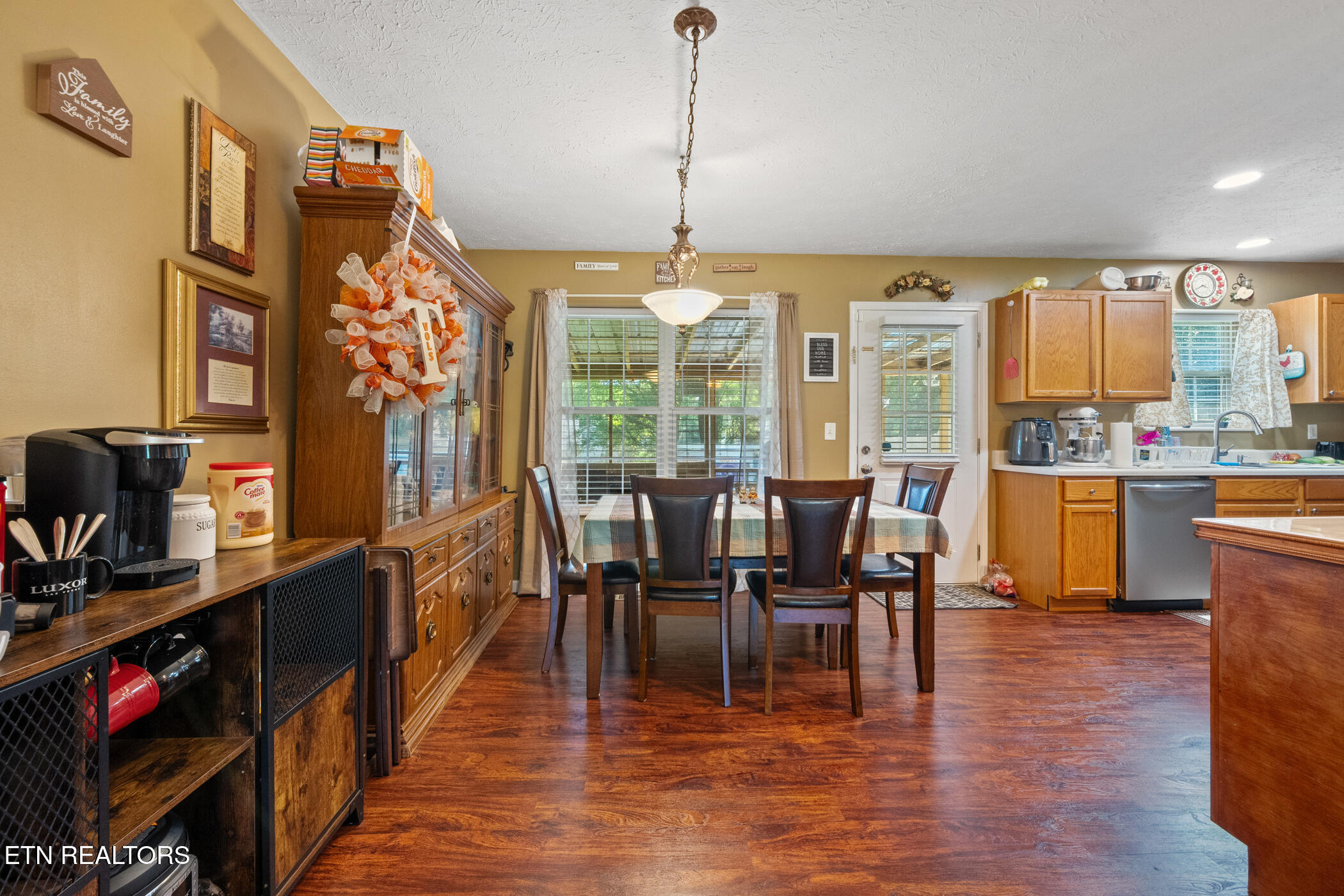 1717 Meadow Ridge Circle