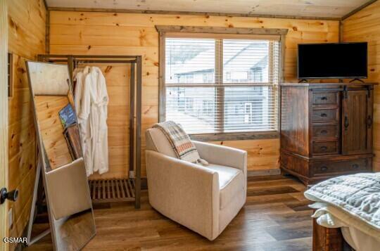 1654 Veterns Blvd Unit: 6