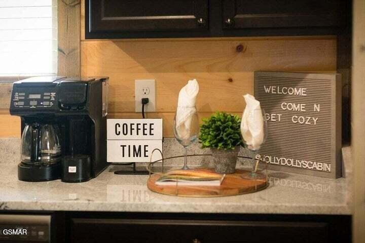 1654 Veterns Blvd Unit: 6