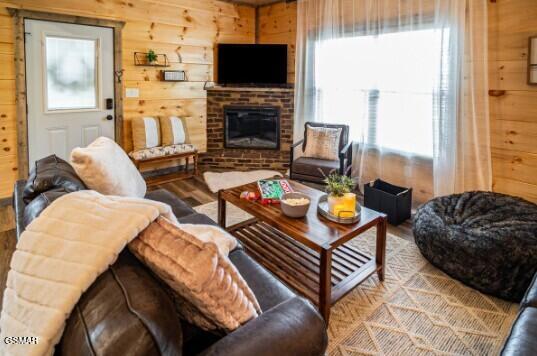 1654 Veterns Blvd Unit: 6