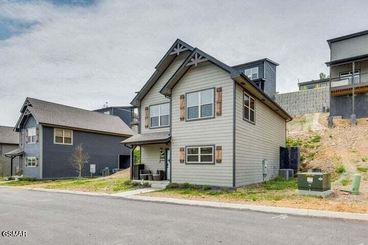 1654 Veterns Blvd Unit: 6