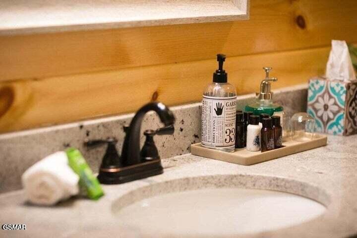 1654 Veterns Blvd Unit: 6