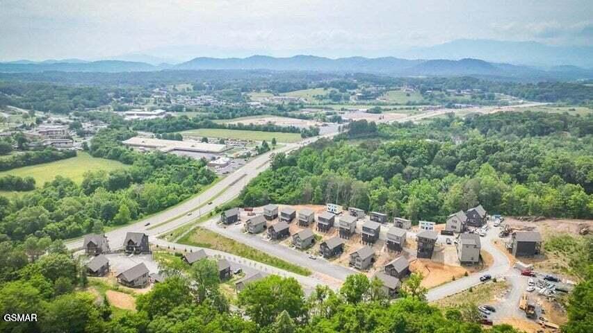 1654 Veterns Blvd Unit: 6