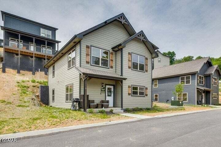 1654 Veterns Blvd Unit: 6