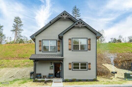 1654 Veterns Blvd Unit: 6