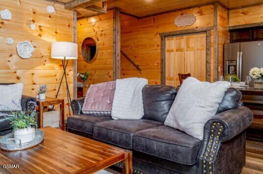 1654 Veterns Blvd Unit: 6