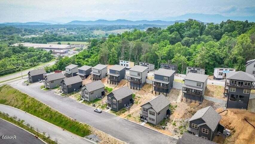 1654 Veterns Blvd Unit: 6