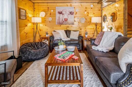 1654 Veterns Blvd Unit: 6