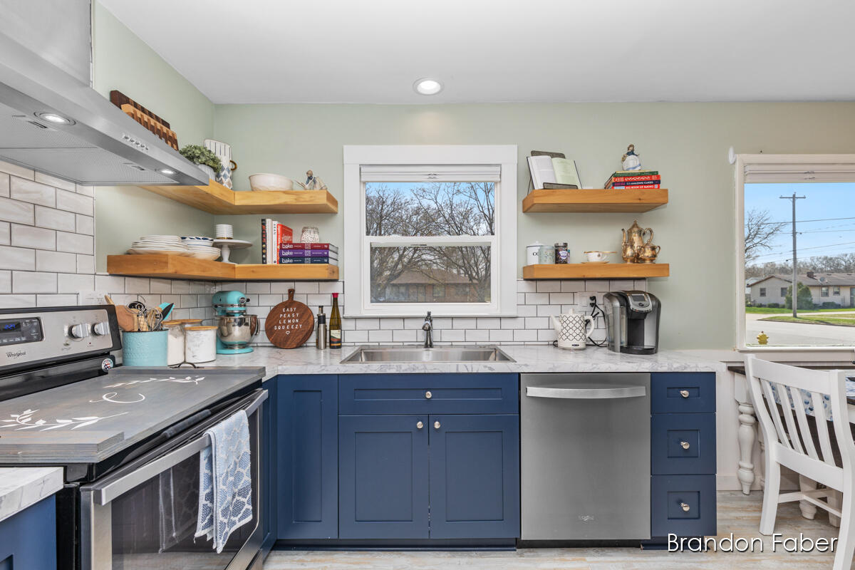 1587 Den Hertog Street SW