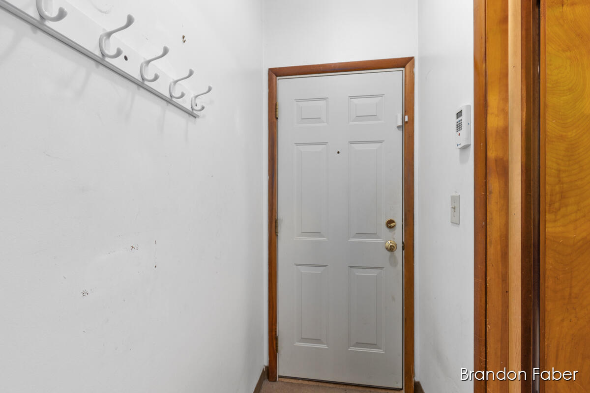 1587 Den Hertog Street SW