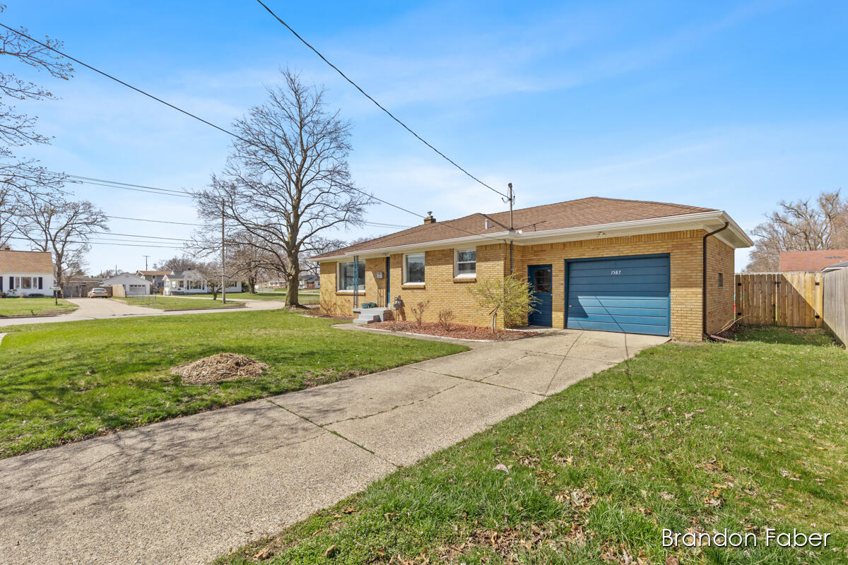 1587 Den Hertog Street SW